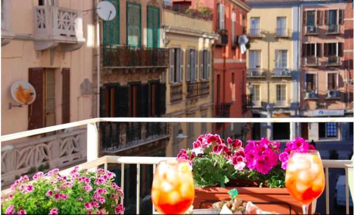 Centro Storico Via Sassari Accommodation Cagliari Bagian luar foto