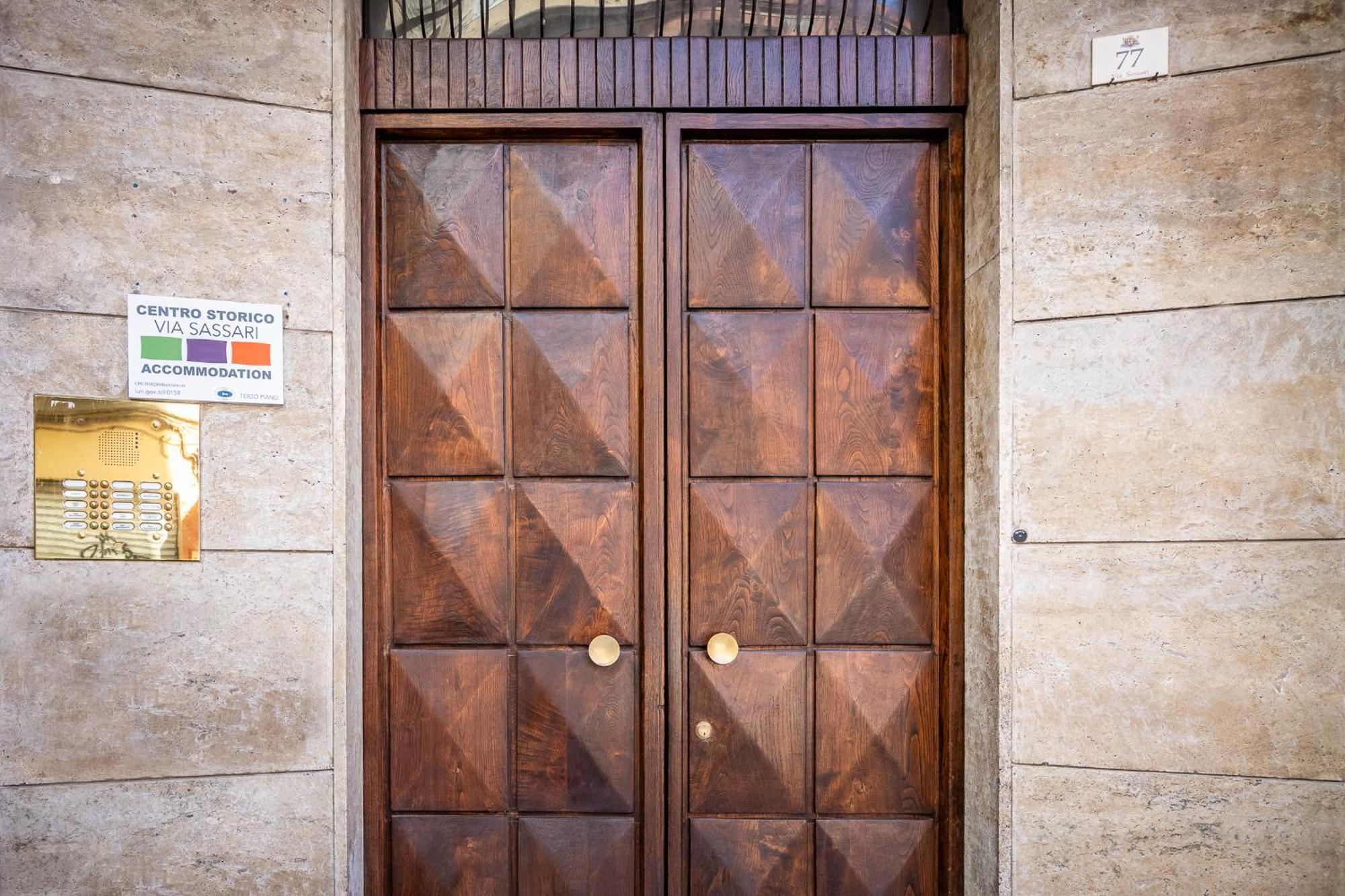 Centro Storico Via Sassari Accommodation Cagliari Bagian luar foto